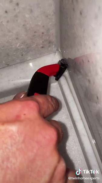 How to use a Caulking Tool....#tub #shower #caulkinglikeapro #caulking #homeremedies #homeownertips