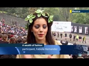 Mexico holds world's biggest ever fashion show: over 3,000 Mexican catwalk models take part