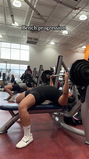 Lifting this amount of weight on my own and with good form, is such a big victory for me 🥹 #momswholift #gym #progress #strengthtraining