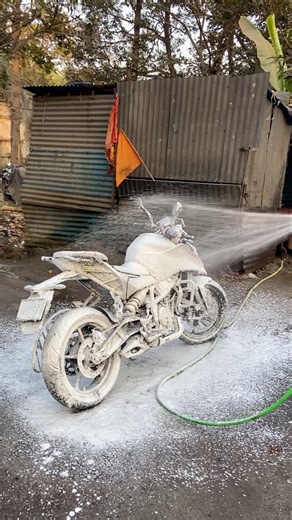 duke 250 gen 3 || bike wash || #shorts #youtubeshorts #viral #shortsfeed #washing #duke250 #bikewash