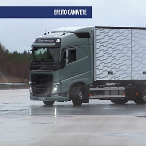 218K views · 3.3K reactions | Você conhece o freio anticanivete dos caminhões Volvo? É um sistema exclusivo Volvo que promove microfrenagens na carreta para diminuir a ocorrência do efeito “L” ou canivete, principalmente em estradas escorregadias e com muitas curvas. Confira no vídeo como funciona! #VolvoCaminhões #FrenagemAnticanivete #VolvoTrucks | Volvo Caminhões | Facebook