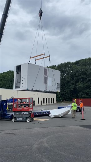 Behind every clean room is a carefully engineered air system. These brand new air handling units are set in place and connected to ductwork designed to control airflow, pressure, temperature, and cleanliness. This system ensures a consistent supply of clean air to meet the strict requirements of clean room spaces in this new building. #cleanroom #hvac #ahu #wherethebestarebuilt | Cox Engineering