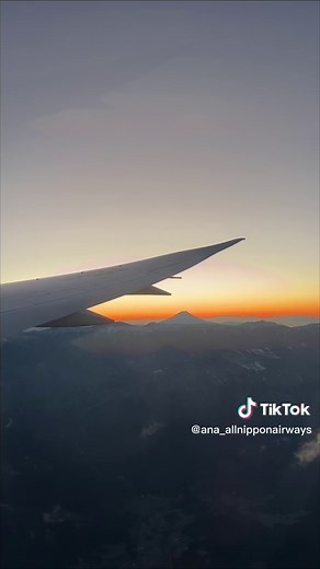 特別アナウンス: 初日の出フライト👨‍✈️🌅