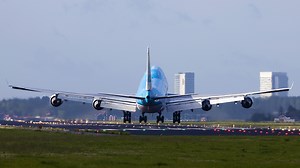 Navigating Normal and Crosswind Landings: The Key Skills Every Pilot Must Know