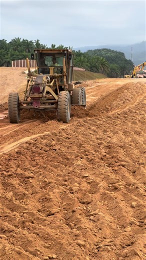 Otaii Motor Grader MG07 CAT 12G 🛣️#kbkk #frankyconstruction #highwayconstruction #fypシ゚viral #grader