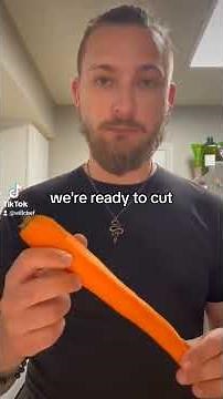 How to cut uniform skinny or matchstick carrots fast from a culinary professional. #kitchenhack