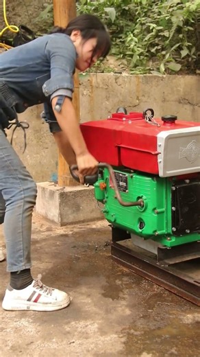 Genius Girl Spent Four Days Repairing Scrapped Diesel Engine, Friends Shocked#diy