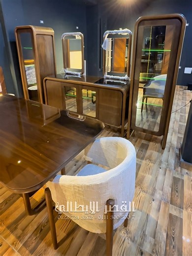 لو بتدوري على سفرة تجمع العيلة حوالين لحظات حلوة كل يوم… يبقى سفرة ريتالِه هي الاختيار اللي هتحبيه من أول نظرة ✨ تصميم أنيق بتفاصيل راقية يخلي سفرتك دايمًا شكلها مميز، وكمان خامات قوية وتشطيب متقن يضمن لك الجودة والعملية. ✔️ تصميم شيك يناسب كل الديكورات ✔️ مساحة مريحة للتجمعات العائلية ✔️ تشطيب عالي وخامات تعيش سنين خلي سفرتك دايمًا عنوان للذوق الراقي مع سفرة ريتالِه 🤎 #اثاث #اثاث_منزلي #القصر_الايطالي_للاثاث #دمياط #الشعراء 👌جميع منتجات الأثاث أخشاب طبيعية وخامات عالية الجودة والمعرض بتنظمه ن