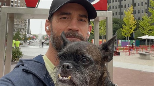 CM Punk homenageia Larry com nova tatuagem