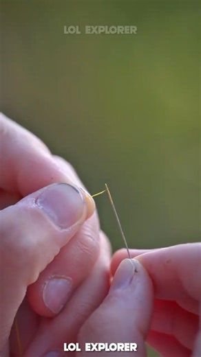 She made a cat… using only silk threads! 🧵🎨 #shorts