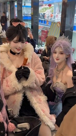 The Cutest Cosplay Moment! 👑💖 #CosplayIRL