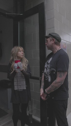 Violinist Pranks Team with 'Hand Rest Day'