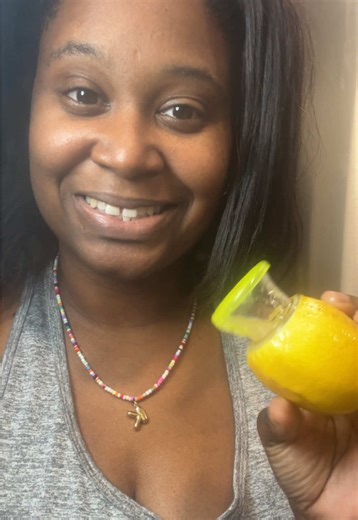 This lemon squeezer makes it easy to get fresh lemon juice without the mess. Just twist, squeeze, and pour and use it again later. It’s simple, reusable, and great for drinks or cooking. Linked below 🍋 #tiktokshopholidayhaul #KitchenFinds #LemonJuice #SimpleTools #EverydayKitchen