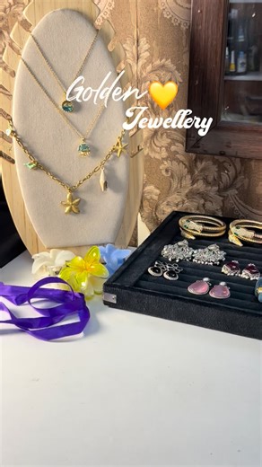 𝗗𝗜𝗔𝗥𝗔 𝗝𝗘𝗪𝗘𝗟𝗟𝗘𝗥𝗬 | A little golden heart to match your glowing one 💛 . . . . . #instagram #jewellery #accessories #personalbranding #smallbusiness #brandnew... | Instagram