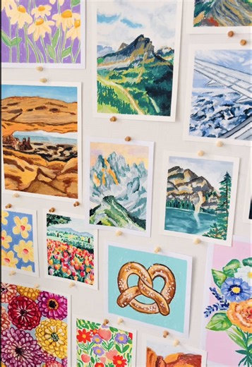 I’ve been needing a way to hang up my art for a little display wall. Finally figured out a little diy pin board that I’m loving. ☺️ #artjourney #oilpastels #travelart #oilpasteldrawings #creativehobbies