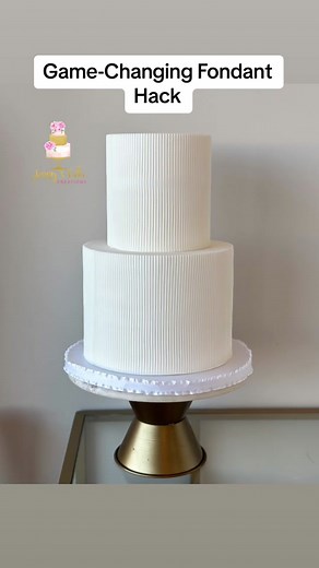 🌟 Fondant Hack Alert! 🌟 Level up your cake decorating game with this game-changing trick that everyone NEEDS to know! Watch as I unveil a fondant hack that will make your creations look professional and flawless. Get ready to impress with this secret weapon! 🎂💫 #FondantHack #CakeDecoratingTips #GameChanger #caketok #cake #neworleans #cakestudio #weddingcake