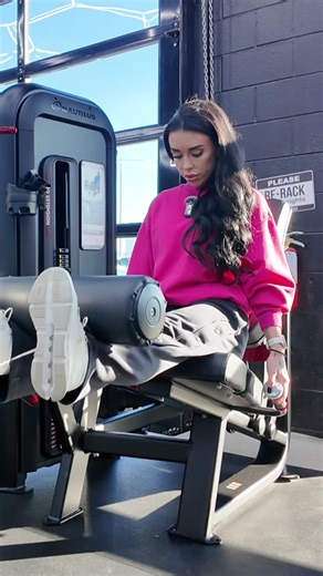 For day 9 we’re covering the leg extension, this piece is great for working your quads! Have a piece of equipment you want us to cover? Let us know in the comments 👇