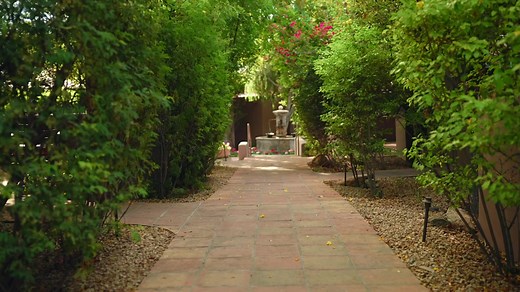 Tucked away in the heart of Paradise Valley, The Hermosa Inn is where history meets modern luxury. Relax in our hacienda-style casitas, indulge in award-winning Arizona fare at LON’s, and rediscover what it means to escape. Your desert hideaway is waiting. | The Hermosa Inn & LON's