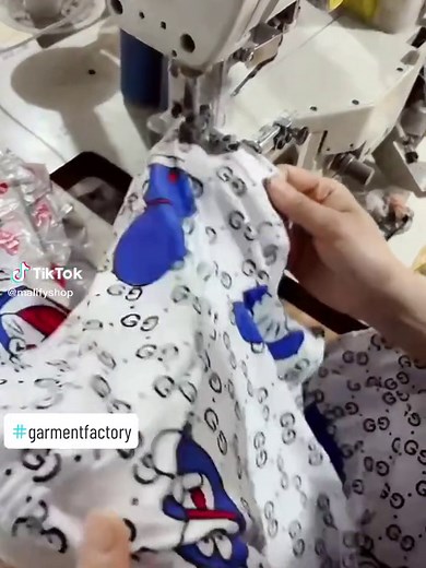 Share the process of making clothes in garment factory from time to time .💙 🧵#sewingtiktok #clothingmanufacturer #factorywork #workshop #clothingbusiness #wholesaler