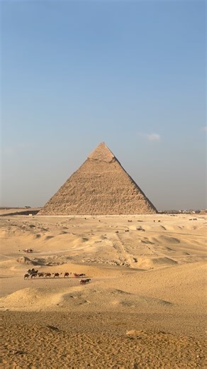#pyramids #pyramid #thegreatpyramidsofgiza #pyramidsofgiza #giza #gizapyramids #sevenwonders #7wondersoftheworld #egypt #egipto #egito #egypte #egitto #égypte #egypten #egipt #együtt #alaatourguide #traveller #blogger #europe #africa #southamerica #america #mexico #brazil | Travel Egypt with aladdin