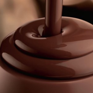 Discover the velvety smoothness of our exclusive Lindt LINDOR Irish Cream truffles. 🍫 | Lindt