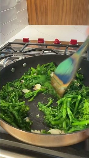 Garlicky Rapini With Cannellini Beans #italianfood #healthycooking #italianrecipes