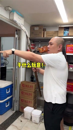 Dozens of people in the store couldn't stop one thief. #funny