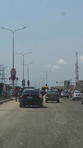 He's definitely not a learner I can bet he's not. He's just disguising 😅 I know some people that intentionally put that learner tag on their car. | Jay Scotch Automobile Ltd