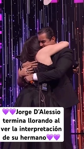 Camila Fernández and Ernesto D’Alessio's hug were among the best moments of the voice game night