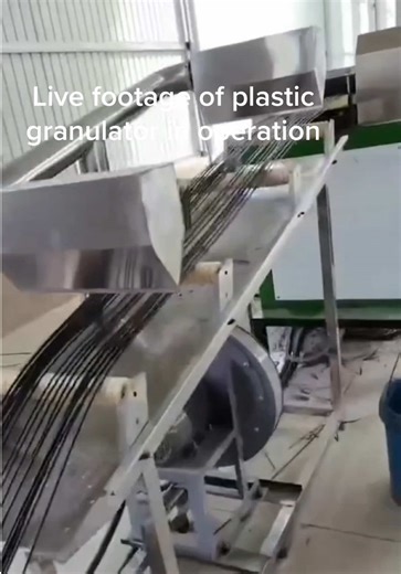 Efficient Plastic Granulator in Action