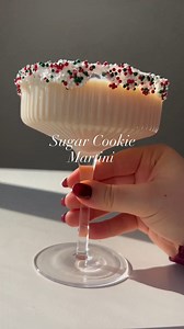 601K views · 27K reactions | SUGAR COOKIE MARTINI  What better way to kick off a new week than with a fun & festive holiday cocktail  (via @champagneang) Here’s what you’ll need: ✨1oz vanilla vodka ✨1oz amaretto ✨1oz baileys ✨1 oz 1/2 and 1/2 cream or any dairy substituted ✨Rim glass with vanilla or butter cream icing & holiday sprinkles | Brit + Co | Facebook