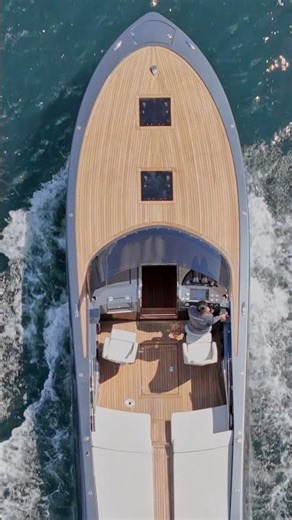 Loved for its boutique silhouette, this 33-footer turns every cruise into a cinematic moment.