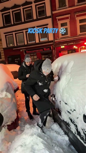 Best trend in a long time! #snow #snowface #winter #hamburgerberg #party