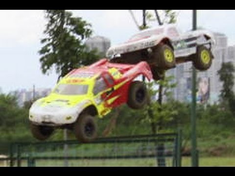 RC Trucks Short Course - Associated SC10 4x4 vs. Losi SCTE