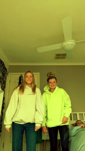 April (@aprilsmithhhh)’s videos with Last Christmas - Ruby Bauer