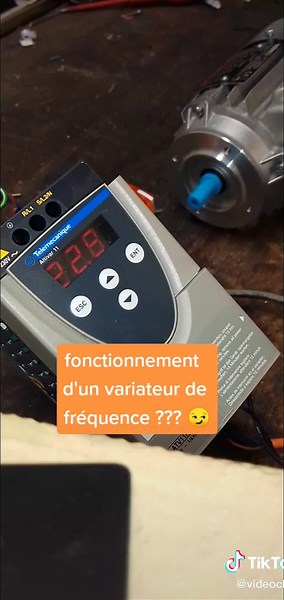 Utilisation d'un variateur de fréquence pour moteur triphasé