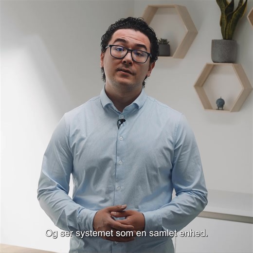 🤲🏻 Osteopati hvad er det og hvordan arbejder en osteopat? ℹ️ Som osteopat har du fået specialist viden og færdigheder indenfor de fleste aspekter i menneskekroppen. Osteopater er ekspert uddannede indenfor muskelskelettet (muskler, led, bindevæv m.m.), organsystemet, blodsystemet (kredsløbet), de forskellige nervesystemer (central nervesystemet, somatiske nervesystem, det autonome nervesystem m.m.). 💫 Aarhus Osteopati er specialister indenfor diagnosticering og behandling af årsager til en ræ