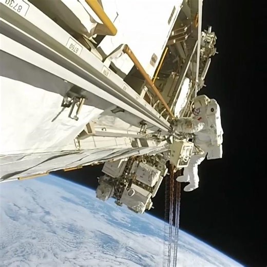 Breathtaking View from Space – NASA Astronaut’s Spacewalk Experience 🌌🌎🚀