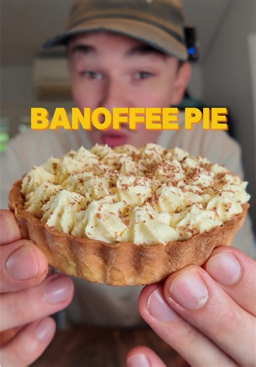 Recipe 👇 150g plain flour 25g icing sugar 75g unsalted butter (cold & cubed) 1 egg yolk 2-3 tbsp cold water 1 tin sweetened condensed milk (or top ‘n fill caramel) 50g cold, cubed butter 2-4 bananas, sliced 1 cup thickened cream 2 tbsp banana nesquik Dark chocolate (for grating over the top) Add plain flour, icing sugar and butter to a food processor and blend until the butter breaks up into a fine crumb. Whilst spinning, add in the egg yolk and slowly stream water until a shaggy dough forms. T