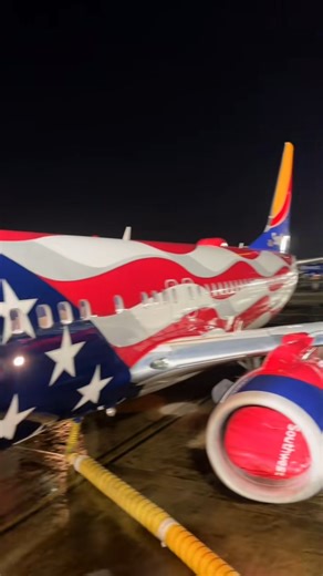 104 FINALLY flying Freedom One today from Chicago to Phoenix! 🇺🇸 #airlinepilot #pilotlife #traveltiktok #airplane | Almost Captain