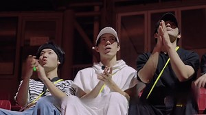幕后：十个勤天观赏超炫酷表演 陈少熙激动到把手电筒打开了