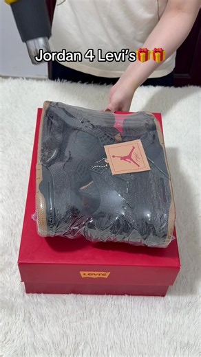 Jordan 4 Levi’s review: key details and styling tips