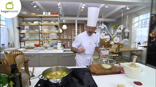 Karlos Arguiñano cocina este delicioso guiso de pollo con croquetas de jamón, una receta también conocida "el guiso de las bodas de Camacho", tradicional de la cocina manchega (y basado en un relato del Quijote). 😍 | hogarmania