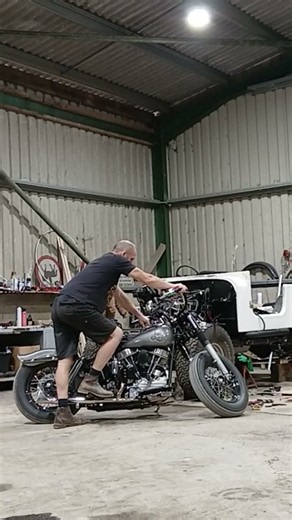Harley Davidson Duo glide FLH panhead 1959, cold start, ground up restoration