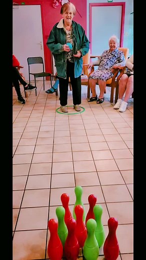 Activités de groupe pour seniors en maison de retraite