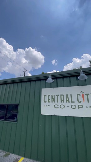 2.7K views · 20 reactions | We’re counting down the days until we bring the Central City Co-Op fresh food experience 凌燎 to you at the FREE #MarketSquareParkFarmersMarket on September 9! Come and support local growers and makers, enjoy live music performances, and bring your favorite furry friend . Visit the link for details and stay tuned for fresh updates. https://bit.ly/3qXNLKX Historic Market Square Houston | 301 Milam ⏰ 9am-1pm | Downtown Houston | Facebook