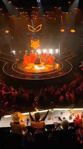 Маргарита Суханкина в "Маске" оказалась ЛИСОЙ #Мираж #halloween #юмор #dance