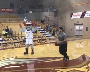 Guy wins $25K for making a layup, free-throw, three-pointer, and half-court shot in 25 seconds