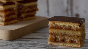 Klasszikus zserbó új köntösben: narancsos, barackos változat