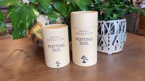Coconut Coir Potting Soil for Indoor Plants - Expands to 2.5 Quart (5.5 lb) | Bonsai Soil Discs Perfect for General Houseplants, Herbs, and Bonsai Trees - Expands with Water